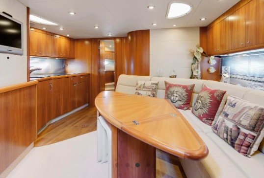 Pronájem Motorová loď Sunseeker s licencí