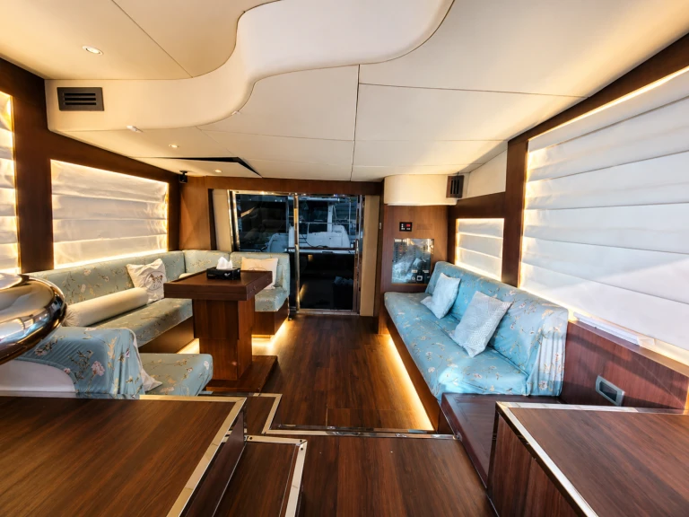 Pronájem Motorová loď v Dubai Marina -Custom Made 50 MY