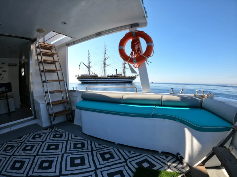 Motorová loď k pronájmu v Porto di Giardini za nejlepší cenu