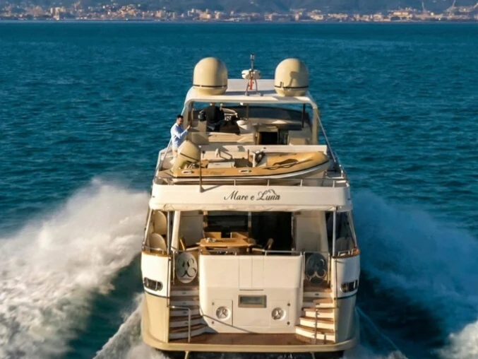 Pronájem lodi Falcon Falcon 80 Fly v Salerno na Samboatu