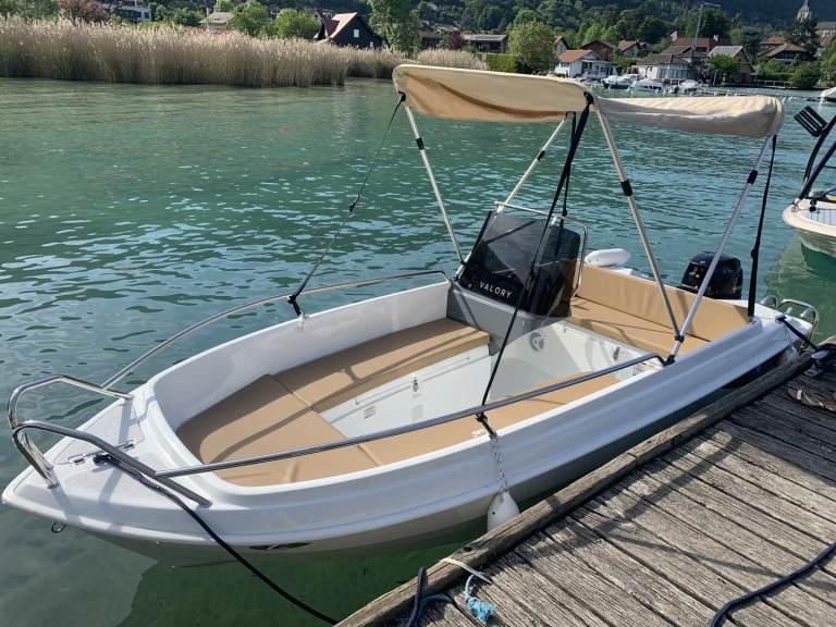 Pronájem lodi Valory V440 v Annecy na Samboatu