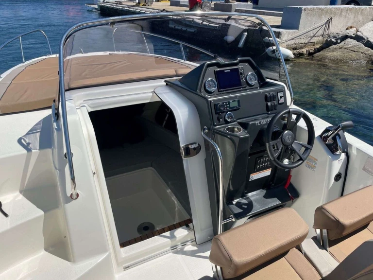 Pronájem Motorová loď v Marina (City) -Quicksilver Activ 755 Sundeck