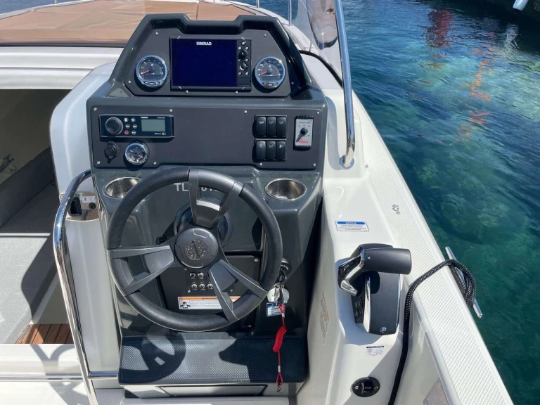 Pronájem lodi Quicksilver Activ 755 Sundeck v Marina (City) na Samboatu
