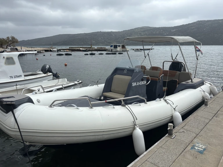 Pronájem lodi Trogir lákavé ceny Medline 7.5