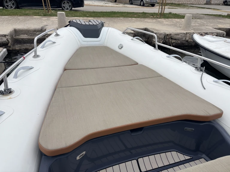 Pronajmout Polotuhá loď se skipperem či ne Zodiac v Trogir