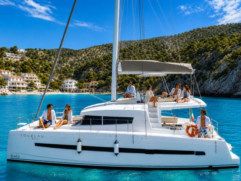 Pronajmout Katamarán se skipperem či ne Bali v Es Jondal