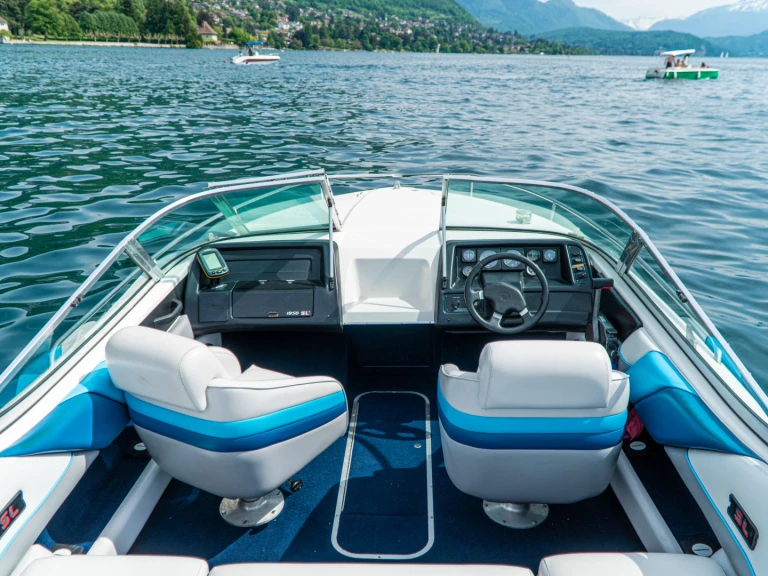 Motorová loď k pronájmu v Annecy za nejlepší cenu