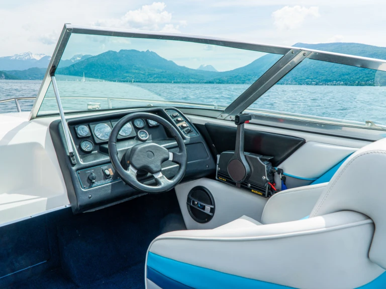Chaparral 1850 SL jednotlivci a charterové společnosti v Annecy