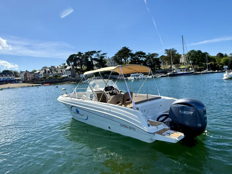 Pacific Craft Pacific Craft 670 Open jednotlivci a charterové společnosti v Combrit