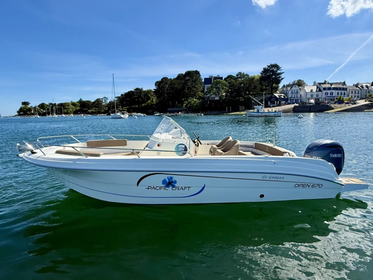 Pronajmout si Pacific Craft Pacific Craft 670 Open v Combrit