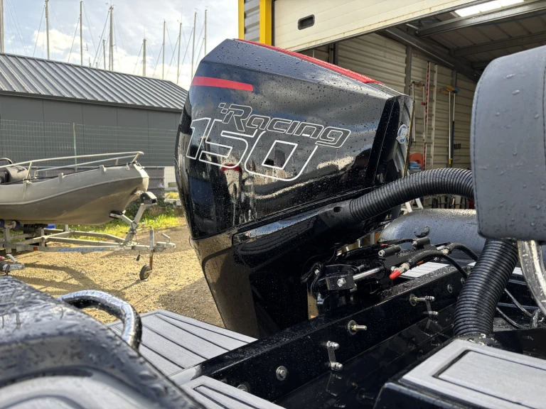 Pronajmout Polotuhá loď se skipperem či ne Tiger v Arzon