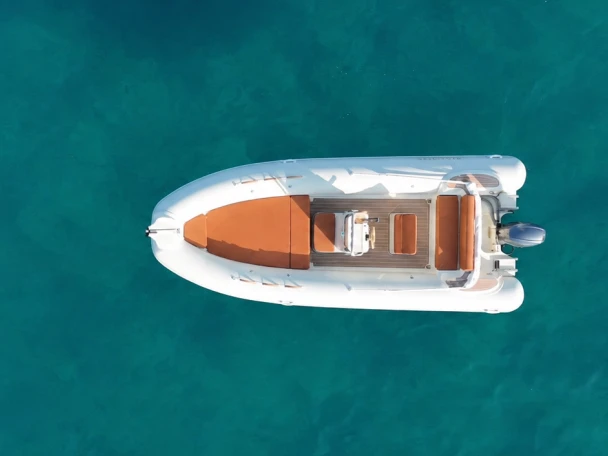 Ribmarine 585 jednotlivci a charterové společnosti v Porto Rotondo