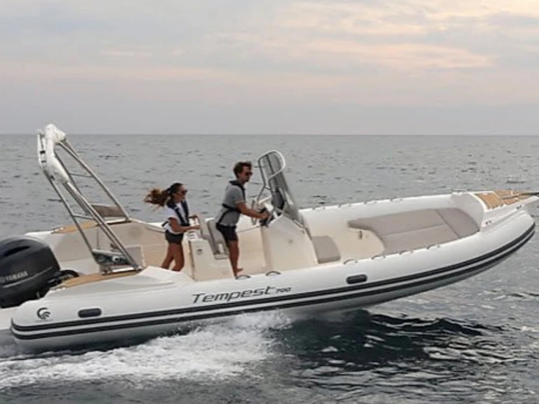 Pronájem lodi Capelli Tempest 700 Sun v Francie na Samboatu