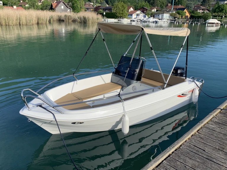 Pronajmout Motorová loď se skipperem či ne Valory v Annecy