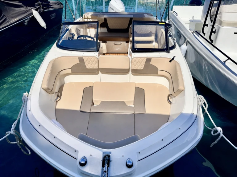 Pronajmout Motorová loď se skipperem či ne Bayliner v Amphion-les-Bains