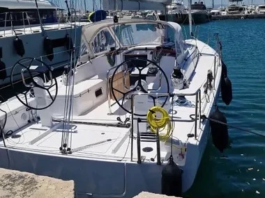 Pronajmout si Bénéteau First 36 v Lavrio