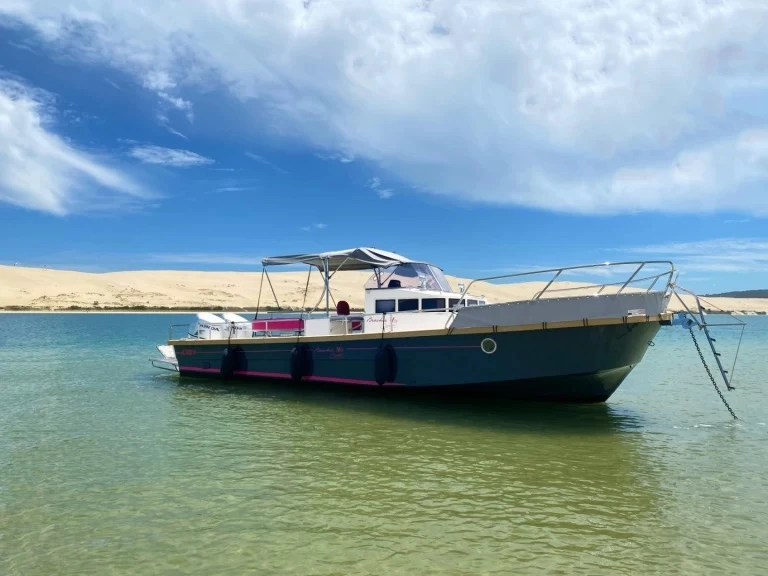 Pronájem Motorová loď Beacher s licencí