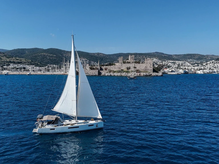 Pronajmout si Jeanneau Sun Odyssey 440 v Bodrum