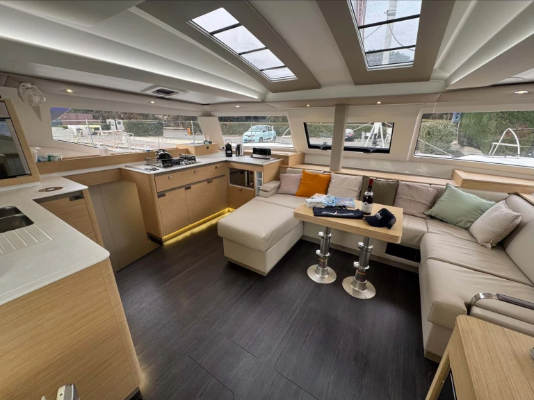 Pronájem Katamarán Fountaine Pajot s licencí