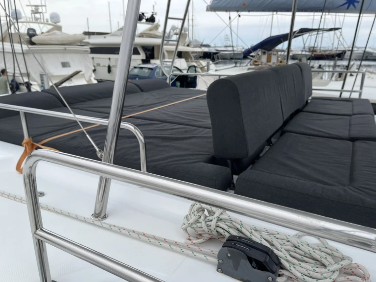 Pronajmout si Lagoon Lagoon 50 v Alimos