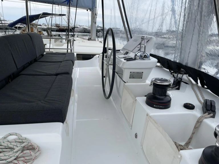 Pronájem lodi Alimos lákavé ceny Lagoon 50
