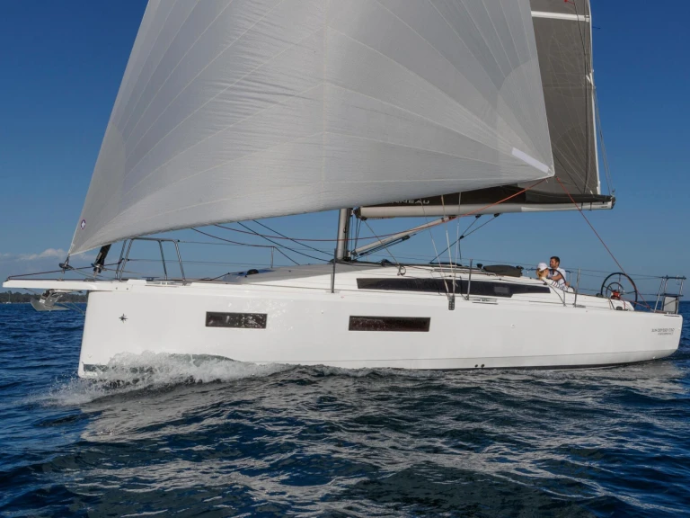 Pronajmout si Jeanneau Sun Odyssey 350 v Biograd Na Moru