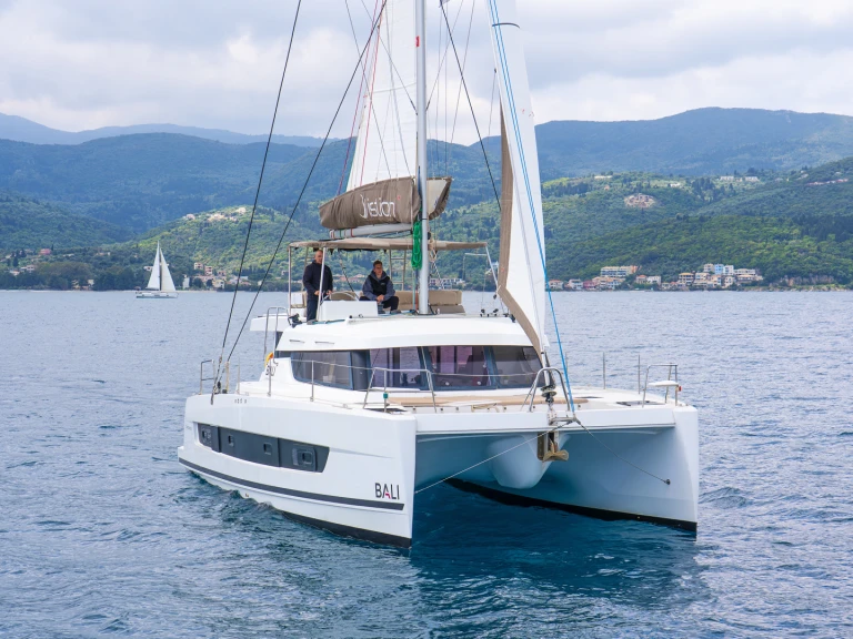 Pronájem Katamarán Bali s licencí