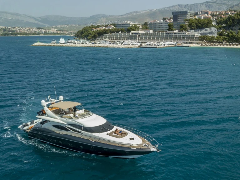 Pronajmout Jachta se skipperem či ne Sunseeker v Split