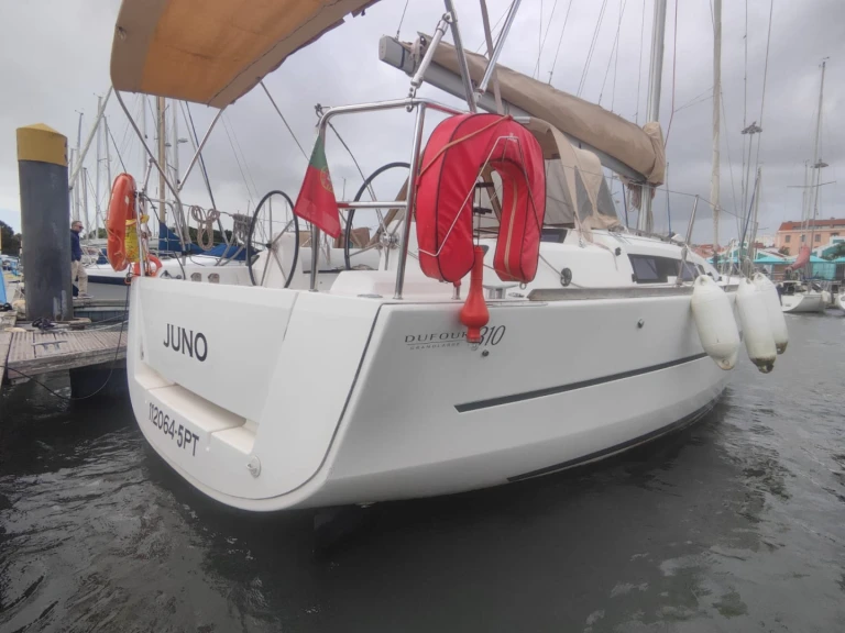 Pronajmout si Dufour Dufour 310 Grand Large v Ayamonte