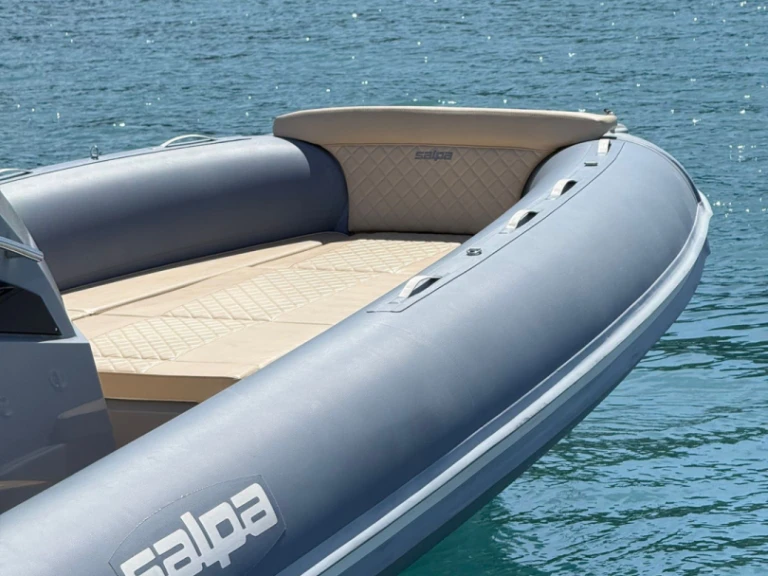 Pronajmout Polotuhá loď se skipperem či ne Salpa v Antibes
