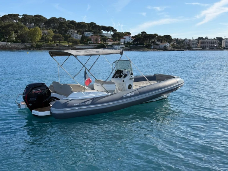 Pronajmout Polotuhá loď se skipperem či ne Salpa v Antibes