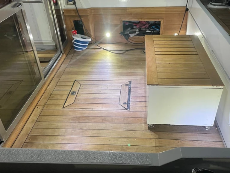 Pronájem lodi Posillipo Martinica 42  v Angera na Samboatu