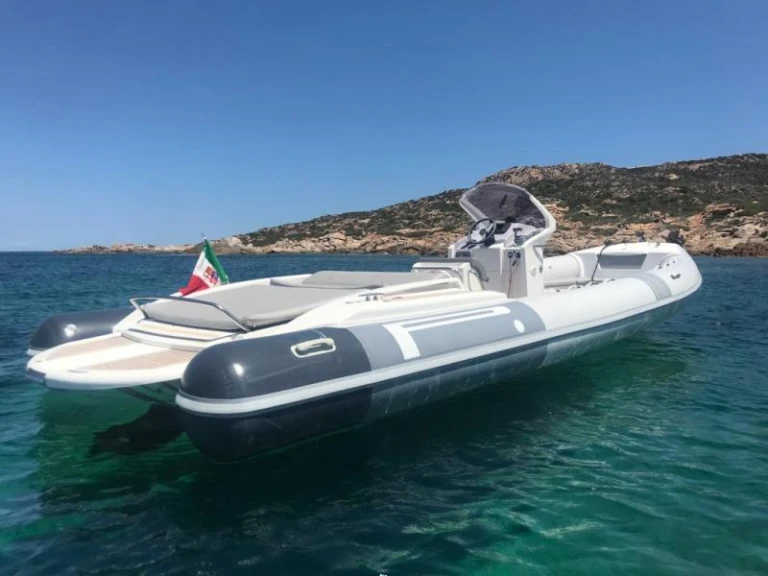 Pronajmout Polotuhá loď se skipperem či ne Pirelli v Porto Turistico Palau