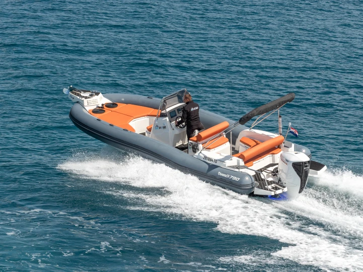 Pronájem Polotuhá loď v Trogir -Marlin Boat 790 Pro Dynamic