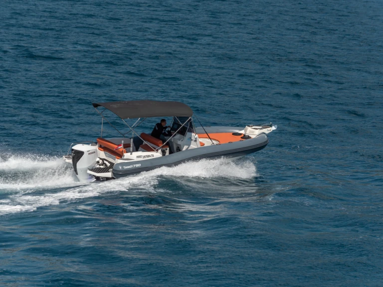 Pronájem Polotuhá loď Marlin Boat s licencí