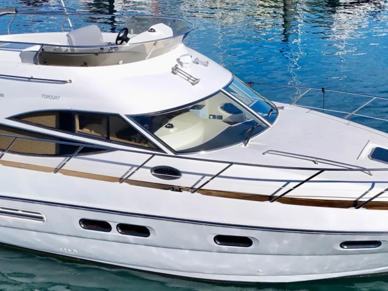 Pronajmout si Sealine F425  v Antibes