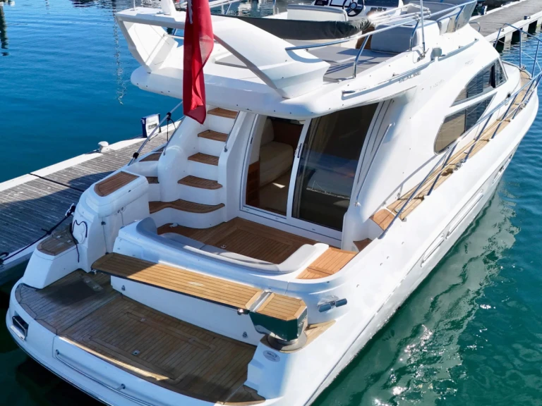 Pronájem lodi Antibes lákavé ceny F425 