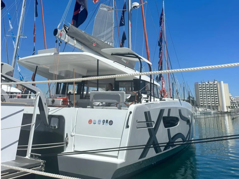 Pronájem lodi Bandol lákavé ceny Excess 13