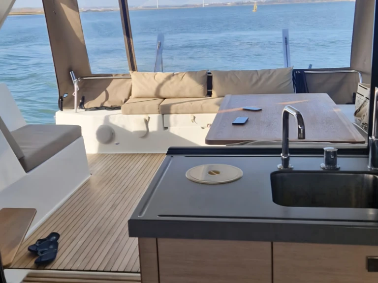 Pronájem Katamarán Fountaine Pajot s licencí