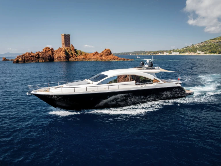 Aicon 72 SL jednotlivci a charterové společnosti v Saint-Tropez