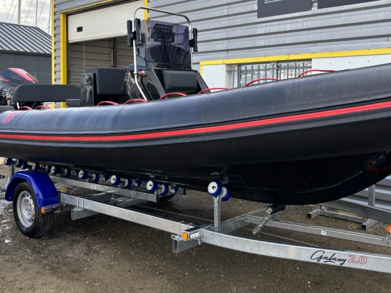 Tiger 650 Open jednotlivci a charterové společnosti v Arzon