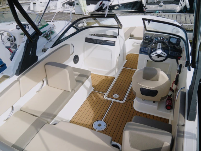 Pronájem lodi Bayliner BAYLINER VR4 v Aix-les-Bains na Samboatu