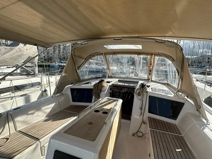 Pronájem lodi Cagliari lákavé ceny Dufour 390 GL