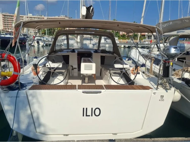 Pronájem lodi Cagliari lákavé ceny Dufour 430 Grand Large