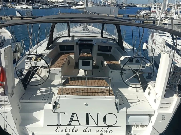Dufour Dufour 530 jednotlivci a charterové společnosti v Cagliari