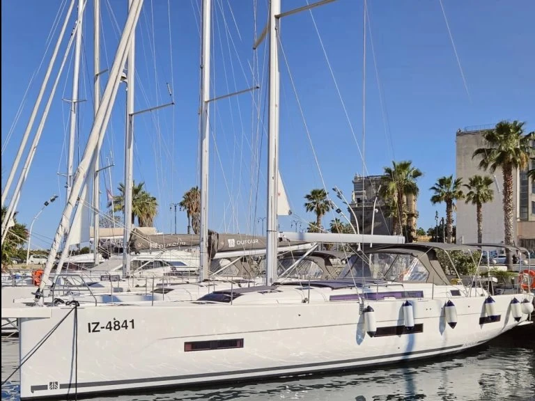 Pronájem jachty v Cagliari -Dufour Dufour 530 na Samboatu