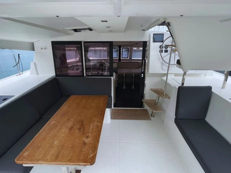 Pronajmout Katamarán se skipperem či ne Fountaine Pajot v Cagliari
