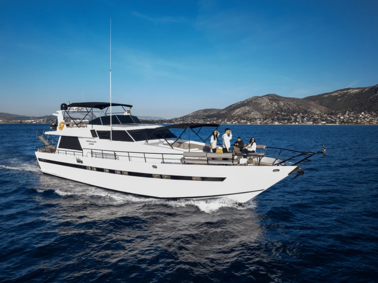 Pronájem lodi Cantieri Di Pisa AKhir v Mikrolimano na Samboatu