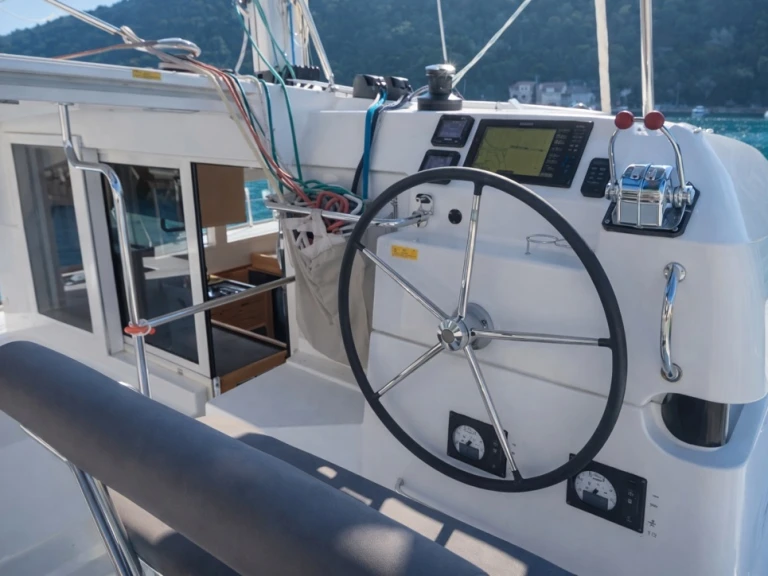Katamarán k pronájmu v Antibes za nejlepší cenu