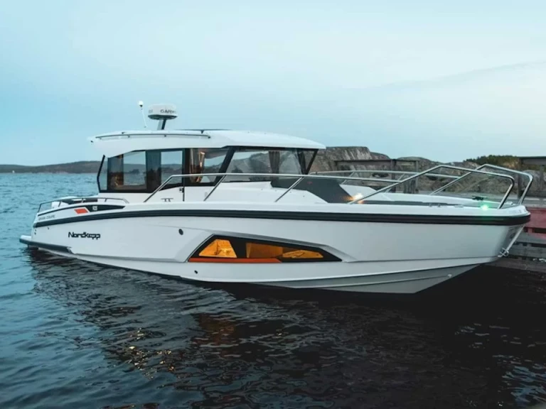 Pronajmout Motorová loď se skipperem či ne Nordkapp v Glyfada